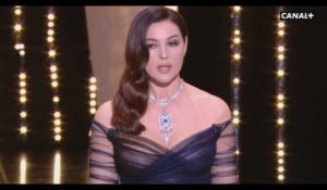 Festival Cannes 2017 : Monica Bellucci laisse échapper un téton en pleine cérémonie d'ouverture (Vidéo)