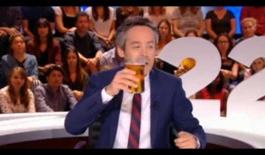Attentat de Londres : Yann Barthès boit une pinte de bière dans Quotidien (vidéo)