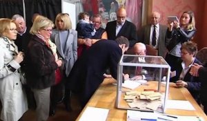 Elections législatives : Michel Sardou appelle à voter Emmanuel Macron