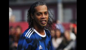 Ronaldinho éméché et en très charmante compagnie, la vidéo choc !
