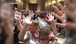 Notre-Dame de Paris: Les images des personnes confinées à l'intérieur de la cathédrale après l'agression sur un policier