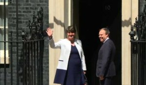 Londres: Theresa May tente de former une alliance avec le DUP