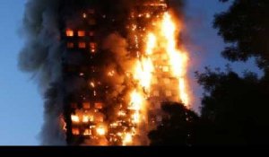 Un incendie ravage une tour d'habitations à Londres