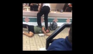 Un client de Burger King se fait violemment frapper puis taser par les employés (Vidéo)