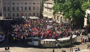 Le 1er mai à Avignon, tout en drapeaux