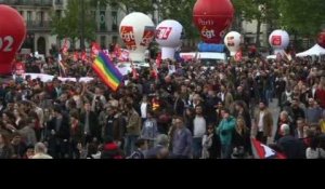 Paris/1er mai : la manifestation reprend après des heurts