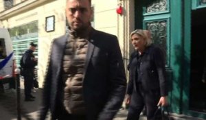 Images de Marine Le Pen quittant son QG de campagne