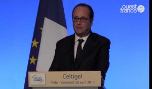"Très jeune, j'ai aimé le club de Guingamp", dit François Hollande