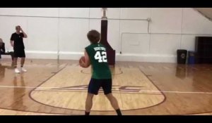 Antoine Griezmann enchaîne les paniers de basket à Boston (vidéo)