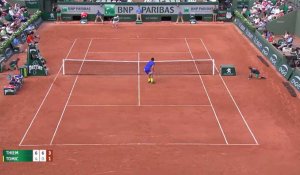 Roland-Garros 2017 : l'incroyable échange entre Dominic Thiem et Bernard Tomic (vidéo)