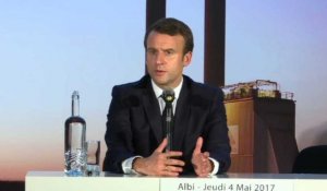 Présidentielle: Macron revient sur la rumeur du compte offshore