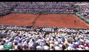 Rafael Nadal gagne Roland-Garros 2017 : Quand un spectateur encourage Roger Federer en plein match (Vidéo)