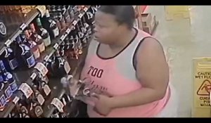 Etats-Unis : une femme parvient à cacher 9 bouteilles d'alcool sur elle (vidéo)