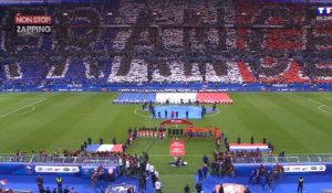 France - Pays-Bas : L'impressionnant hommage des supporters aux Bleus (Vidéo)