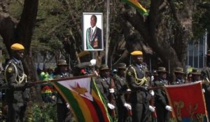 Arrivée de Mugabe pour l'ouverture de la session parlementaire