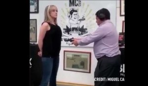 Un homme tire sur sa femme pour prouver l'efficacité d'un gilet pare-balles (Vidéo)