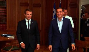 Macron reçu par le Premier ministre grec Alexis Tsipras