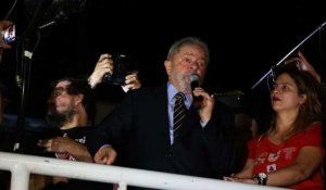 Brésil: Lula se dit victime d'une "chasse aux sorcières"