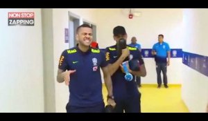 Neymar et Dani Alves chantent avant un match du Brésil (vidéo)