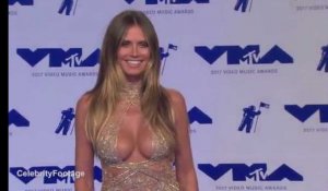 Heidi Klum : Son superbe décolleté plongeant aux MTV Video Music Awards (vidéo)