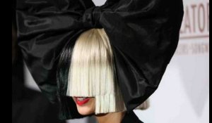 Sia publie une photo d'elle nue pour court-circuiter un paparazzi - ZAPPING ACTU DU 08/11/2017