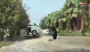  Arabie Saoudite : Une femme s'éclate en wakeboard dans les rues de Jeddah ! (vidéo)