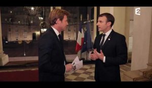 Emmanuel Macron évoque les SMS tardifs qu'il envoie à ses collaborateurs