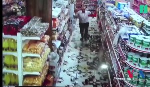 Le séisme en Irak et en Iran a dévasté les rayons de ce magasin d'alimentation