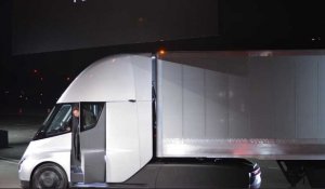 Tesla dévoile son semi-remorque électrique et futuriste