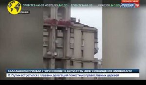 L'opposant politique Mikheïl Saakachvili se réfugie sur un toit pour échapper à la police de Kiev