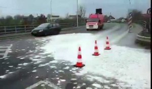 Fosses-la-Ville: un camion perd son chargement sur la N98