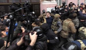 Ukraine: l'opposant Saakachvili libéré par ses partisans (2)
