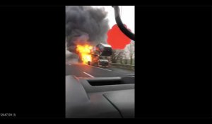A Chavagnes-en-Paillers, un poids lourd prend feu sur l'autoroute.