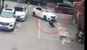 Chine : Un écolier échappe de peu à la mort grâce à son sac à dos (vidéo)