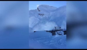 Un homme pense être suffisamment loin d'une avalanche à La Clusaz (vidéo)