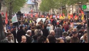 Stop Macron: Mélenchon satisfait de sa manifestation à Marseille