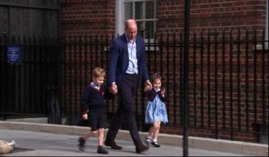 Londres: William, George et Charlotte arrivent à la maternité