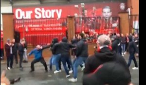 Liverpool - AS Rome : violent affrontements entre supporters avant le match (vidéo)
