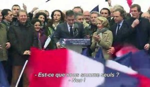 Avec ses partisans au Trocadéro, Fillon maintient sa candidature