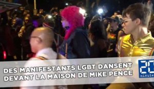 Des manifestants LGBT dansent devant la maison de Mike Pence