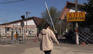 Une femme retourne chez elle près de Tchernobyl, 32 ans après