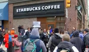Starbucks en pleine polémique après l'arrestation de deux hommes noirs dans un café (Vidéo)