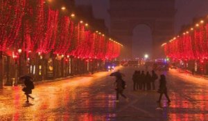 "Gilets jaunes": la circulation reprend sur les Champs-Elysées