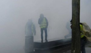 Heurts entre la police et des "gilets jaunes" à Bordeaux