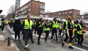 Les Gilets jaunes défilent à Maubeuge