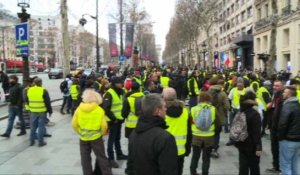 "Gilets jaunes": début de rassemblement sur les Champs-Elysées