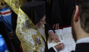 Signature du décret lançant l'Eglise autonome d'Ukraine