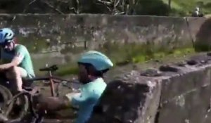 Cyclo-cross 2019 - La terrible chute des frères Ion et Gorka Izagirre lors d'un cyclo-cross en Espagne