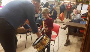 Binche: Ateliers d'initiation au tambour pour les enfants au Musée international du Carnaval et du Masque (2)