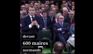 Devant 600 maires, Macron lance le grand débat